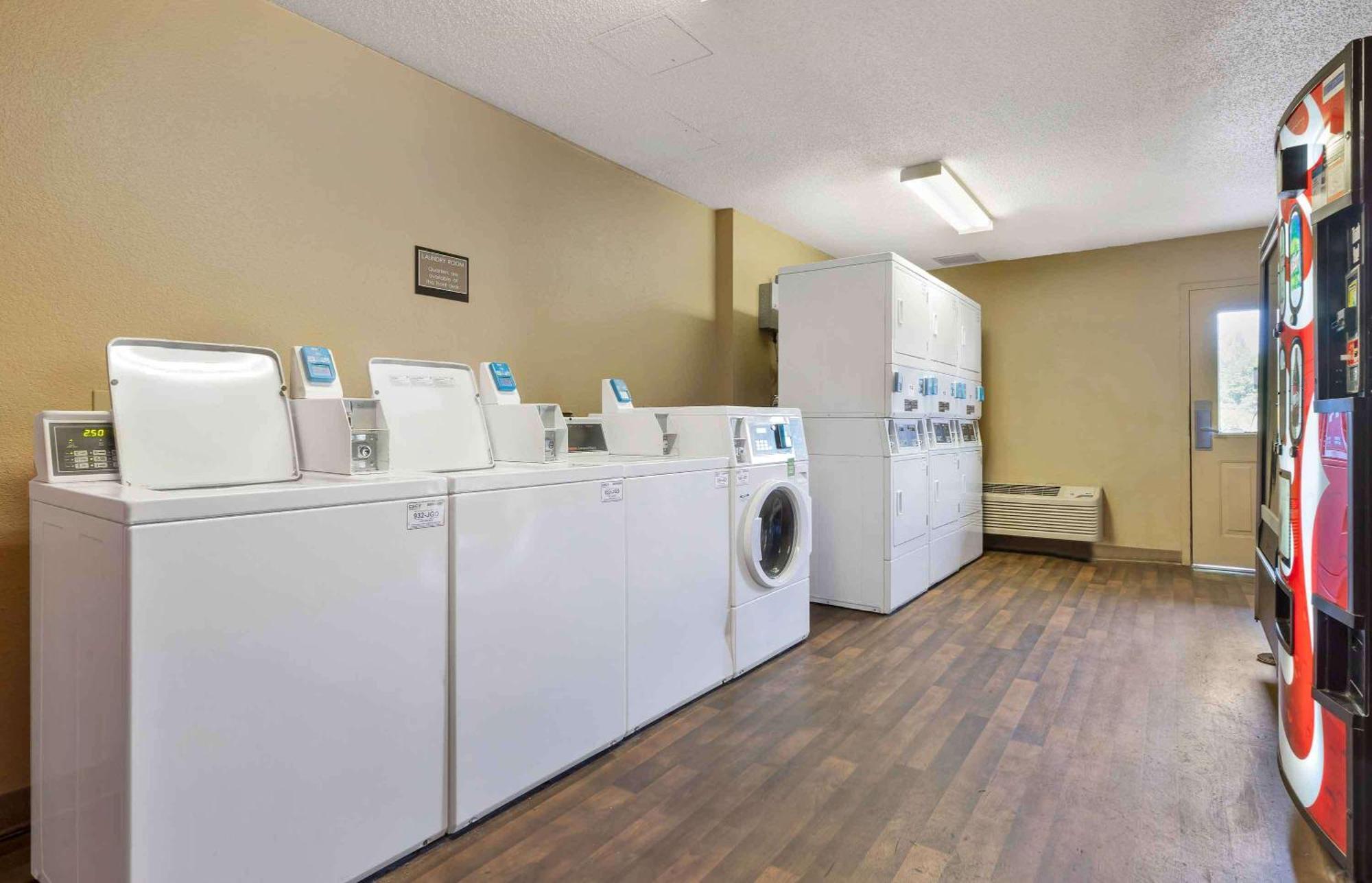 Extended Stay America Select Suites - Columbia - Ft Jackson Eksteriør billede